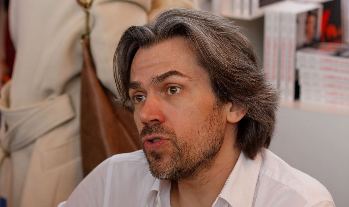 You are currently viewing Aymeric Caron renonce au « front républicain » face à la nomination de Michel Barnier comme Premier ministre