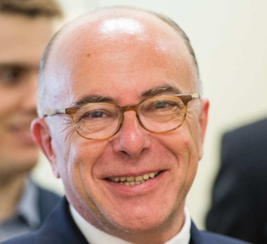 You are currently viewing Bernard Cazeneuve reçu à l’Élysée : Vers une nomination à Matignon ?