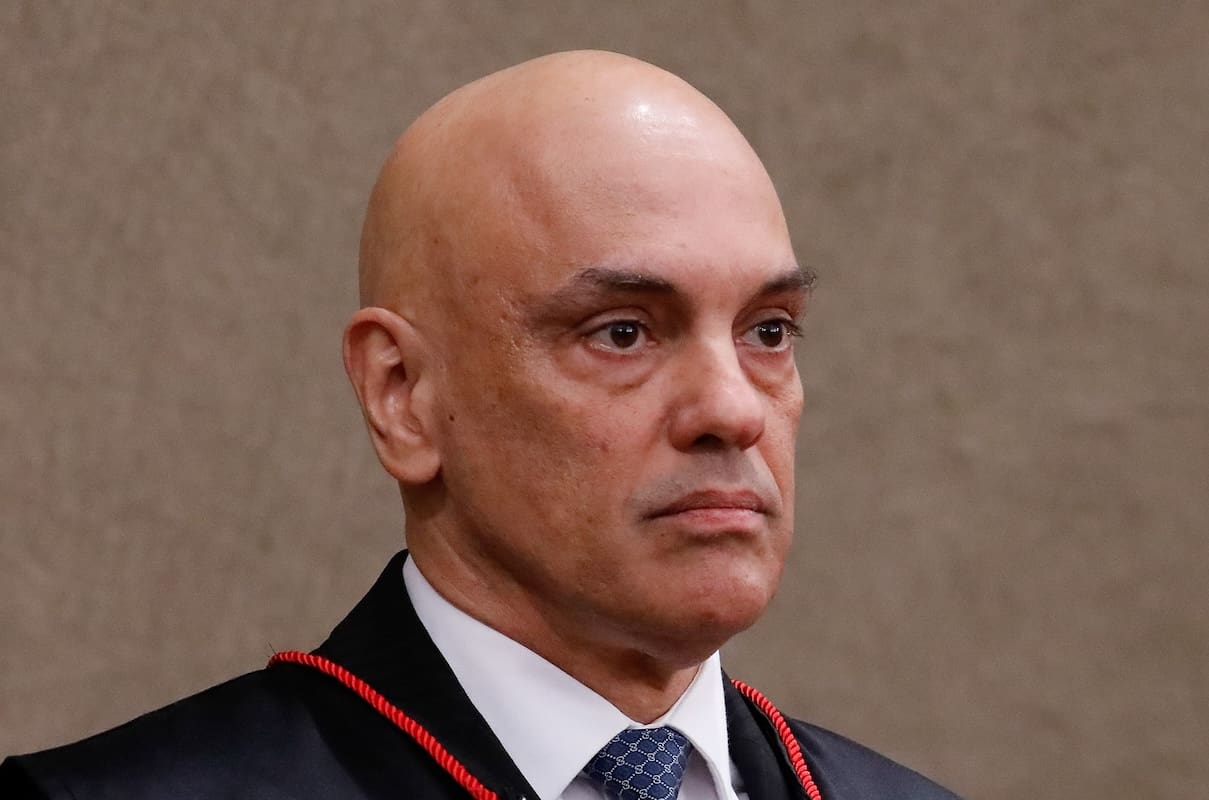 You are currently viewing Brésil : Quand le journaliste David Aguapé accusait la Cour Suprême du Brésil de miner la constitution