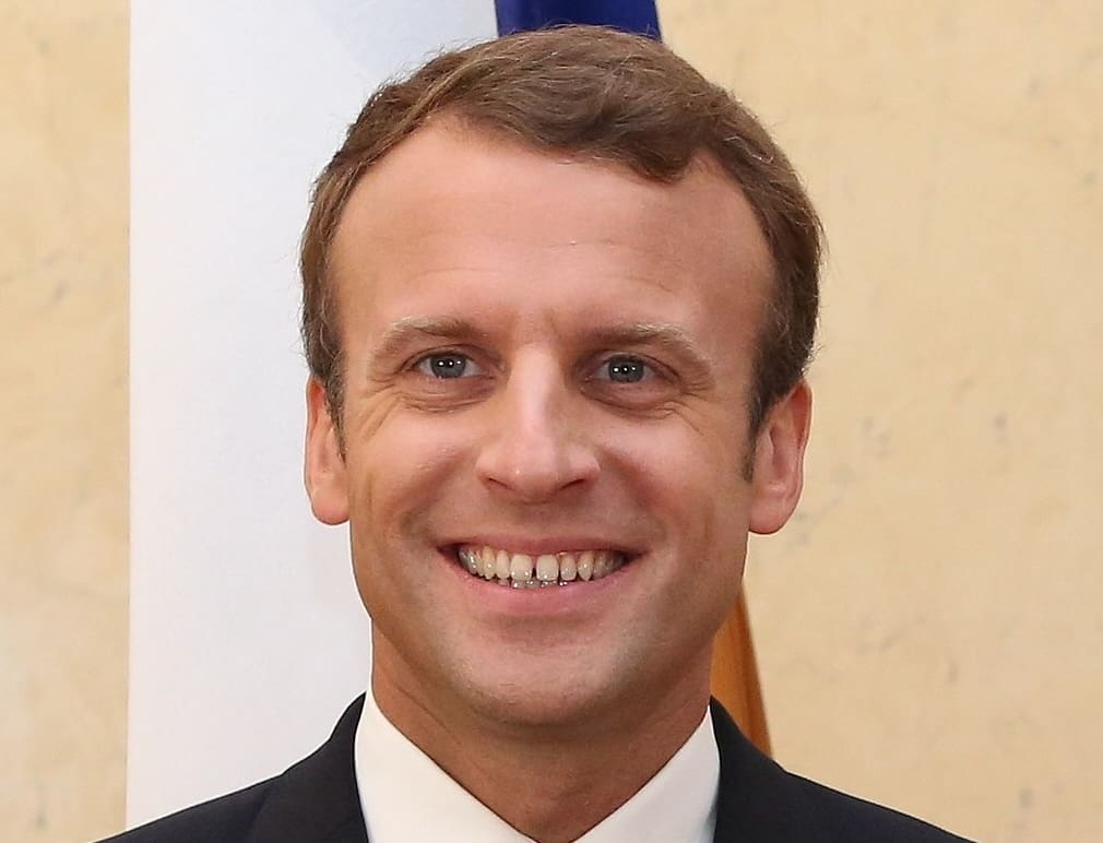 You are currently viewing Budget 2025 : Emmanuel Macron peut-il s&rsquo;octroyer les pleins pouvoirs en cas de blocage des finances publiques ?
