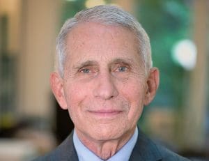 Lire la suite à propos de l’article Etats-Unis : Le Dr Anthony Fauci a admis l&rsquo;absence de base scientifique derrière la distanciation sociale
