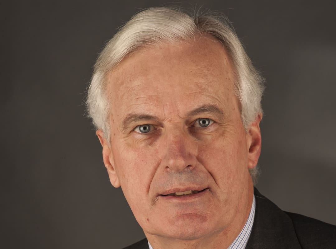 You are currently viewing Michel Barnier à Matignon : Retour sur un parcours politique marqué par l&rsquo;Europe