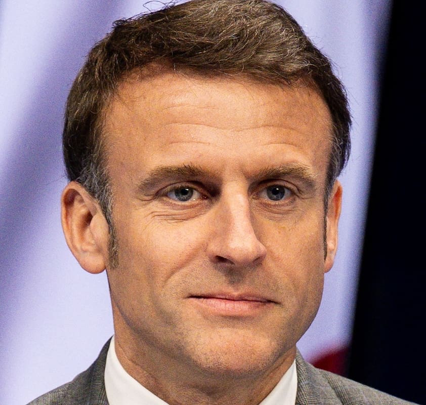 You are currently viewing Emmanuel Macron appelle à une solution politique et à l&rsquo;arrêt des livraisons d&rsquo;armes à Israël dans le conflit à Gaza