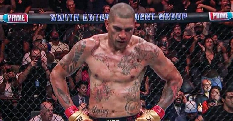 Lire la suite à propos de l’article MMA : Alex Pereira conserve son titre des lourds-légers par TKO face à Khalil Rountree Jr. lors de l&rsquo;UFC 307