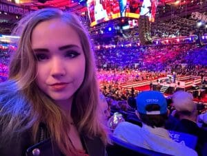 Lire la suite à propos de l’article Madison Square Garden : Naomi Seibt, militante d&rsquo;extrême droite, provoque une polémique lors du meeting de Trump