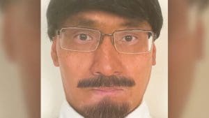 Lire la suite à propos de l’article Royaume-Uni : Un médecin tente de tuer son beau-père avec un faux vaccin Covid