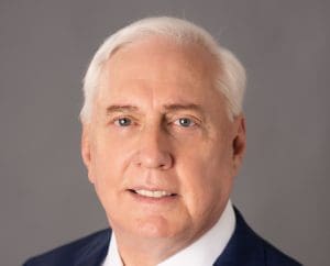 Lire la suite à propos de l’article USA : Douglas Macgregor appelle à une mobilisation nationale pour récupérer le contrôle de l&rsquo;information et de la sécurité