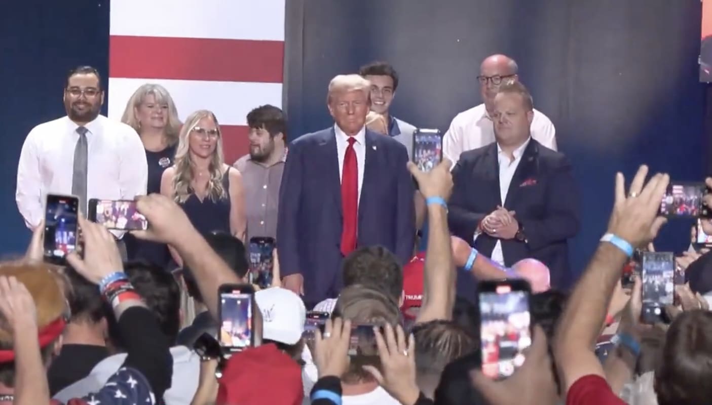 You are currently viewing USA : Trump dénonce la gestion de l&rsquo;ouragan Hélène, la comparant à celle de Katrina