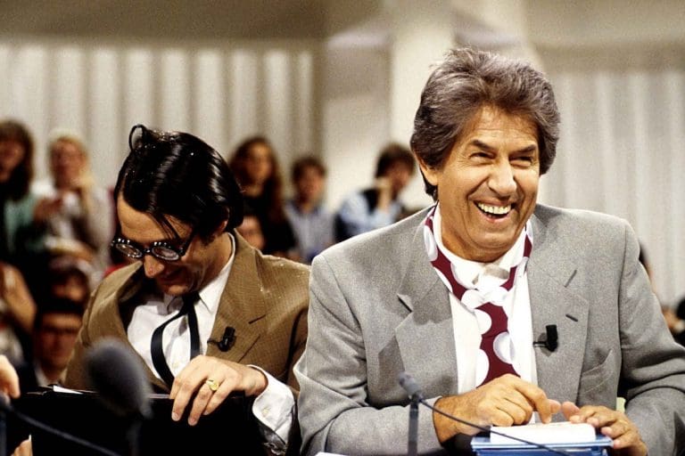 Lire la suite à propos de l’article Canal+ fête 40 ans d’audace et d’émissions cultes qui ont marqué la télévision française