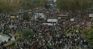 Lire la suite à propos de l’article Inondations en Espagne : Des milliers de manifestants à Valence dénoncent la gestion politique
