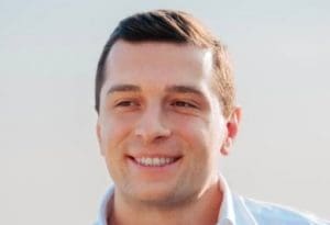 Lire la suite à propos de l’article Jordan Bardella dénonce la censure de la publicité de son livre dans les gares françaises