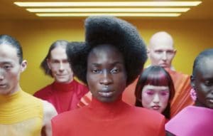 Lire la suite à propos de l’article Le Forum économique mondial à l&rsquo;origine de la publicité « woke » de Jaguar ?