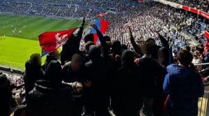 Lire la suite à propos de l’article Lyon : L’émergence des 69 Pirates, nouveau groupe de supporteurs de l’OL, suscite des tensions au stade