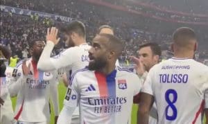 Lire la suite à propos de l’article Lyon s&rsquo;impose face à Saint-Étienne dans un derby intense : Un but de Lacazette fait la différence