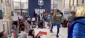 Lire la suite à propos de l’article Paris : Des militants pro-Palestine protestent contre le match France-Israël au siège de la FFF