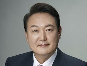 Lire la suite à propos de l’article Corée du Sud : Le président Yoon Suk Yeol destitué par le Parlement