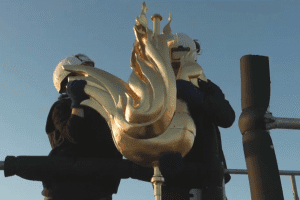 Lire la suite à propos de l’article Notre-Dame : Le coq a-t-il été remplacé par un Phénix ?
