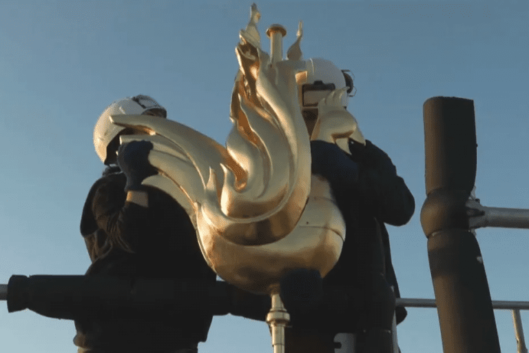 Lire la suite à propos de l’article Notre-Dame : Le coq a-t-il été remplacé par un Phénix ?