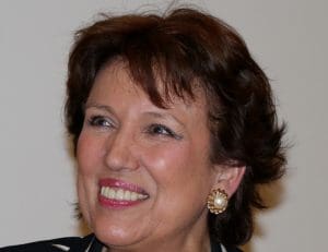 Lire la suite à propos de l’article Roselyne Bachelot : Sa décision de reconstruire la flèche de Notre-Dame à l&rsquo;identique aurait déplu à l’Élysée