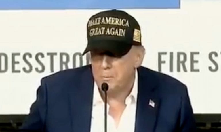 Lire la suite à propos de l’article Donald Trump en Californie : Entre tournée de catastrophes naturelles et clash avec les autorités locales