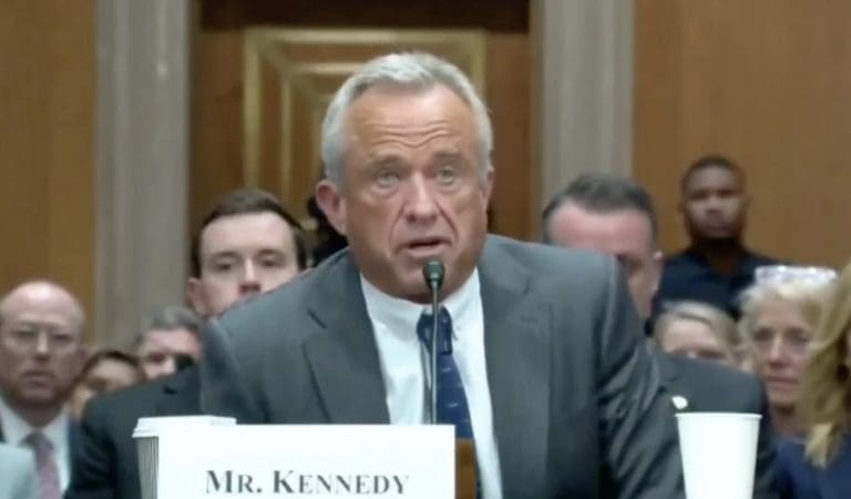 Lire la suite à propos de l’article États-Unis : Robert F. Kennedy Jr. dénonce les liens de corruption entre les politiques et l&rsquo;industrie pharmaceutique