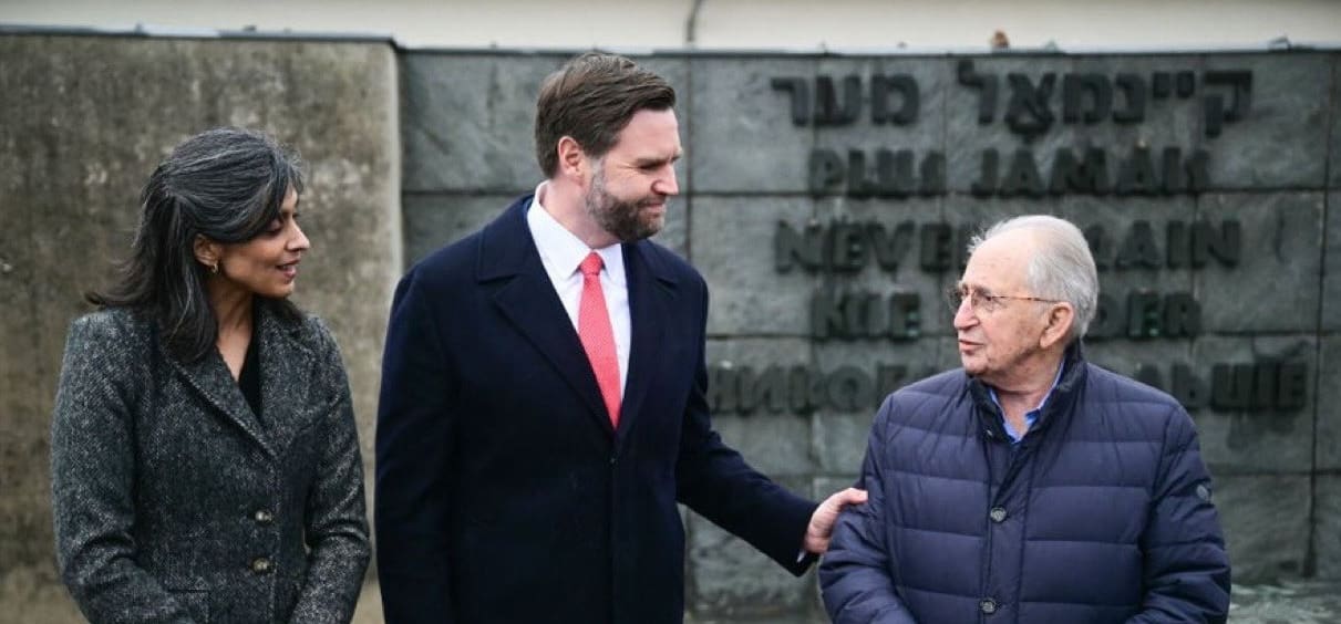 You are currently viewing Allemagne : JD Vance honore l&rsquo;histoire de l&rsquo;holocauste lors de sa visite du Mémorial de Dachau