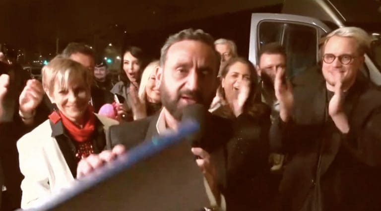 Lire la suite à propos de l’article Cyril Hanouna quitte C8 pour rejoindre le groupe M6 en septembre et fonde Zoubida TV