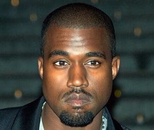 Lire la suite à propos de l’article Etats-Unis : Le site Yeezy de Kanye West bloqué après la vente d&rsquo;un t-shirt avec une swastika