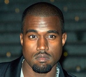 Lire la suite à propos de l’article Grammy Awards : Kanye West va-t-il perdre un gros contrat au Japon après l&rsquo;apparition de sa femme nue ?