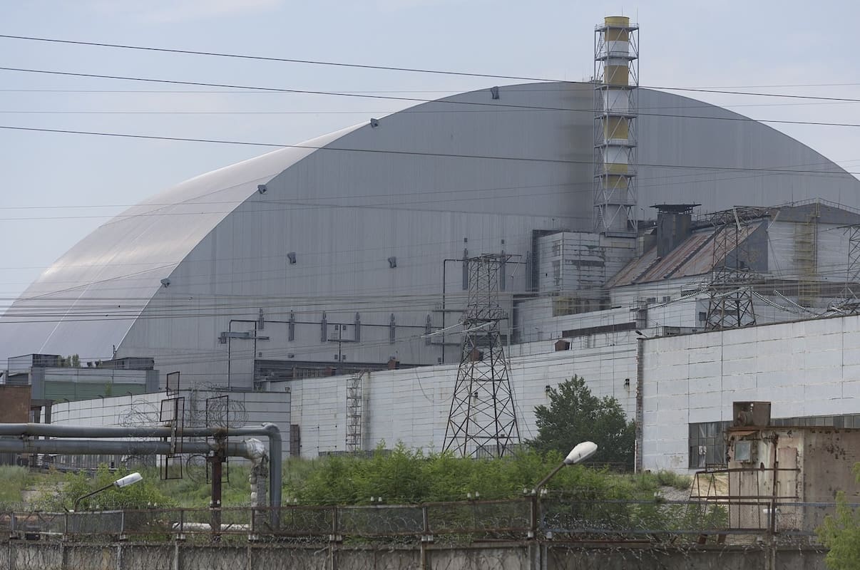 You are currently viewing Guerre en Ukraine : Zelensky accuse la Russie d&rsquo;avoir endommagé l&rsquo;arche de la centrale nucléaire de Tchernobyl