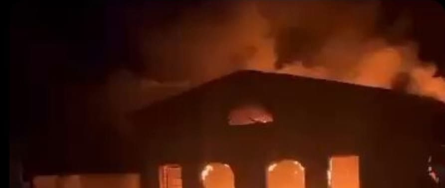 You are currently viewing Jargeau : Une salle de prière détruite par un incendie, une enquête en cours