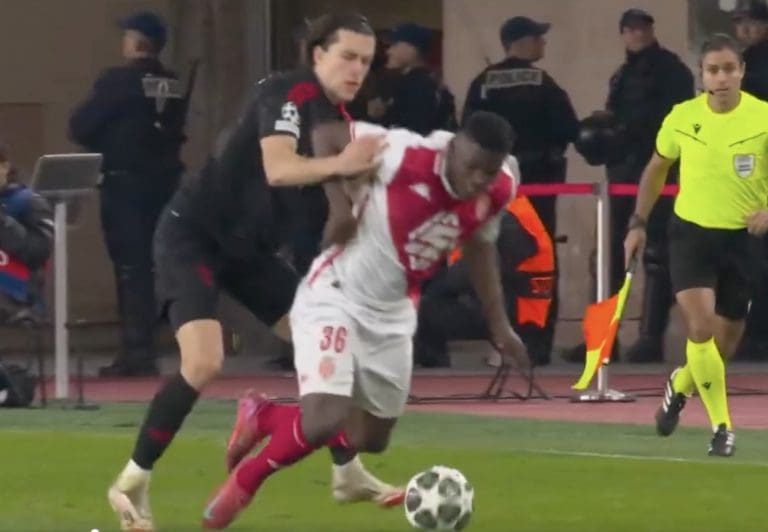 Lire la suite à propos de l’article Ligue des Champions : Soirée difficile pour Monaco face à Benfica, la qualification s’éloigne