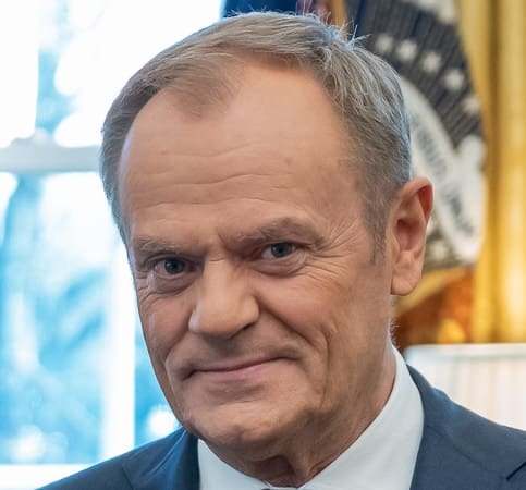 You are currently viewing Pologne : Donald Tusk accusé de saper l&rsquo;État de droit sous le silence de l’Union européenne