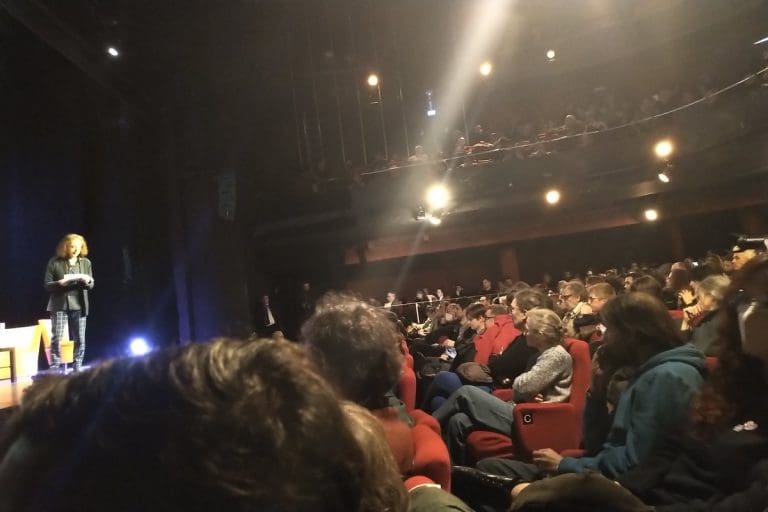 Lire la suite à propos de l’article Sommet de l&rsquo;IA 2025 : Un Contre-Sommet critique le « fondamentalisme de l&rsquo;IA » et ses impacts sur la société