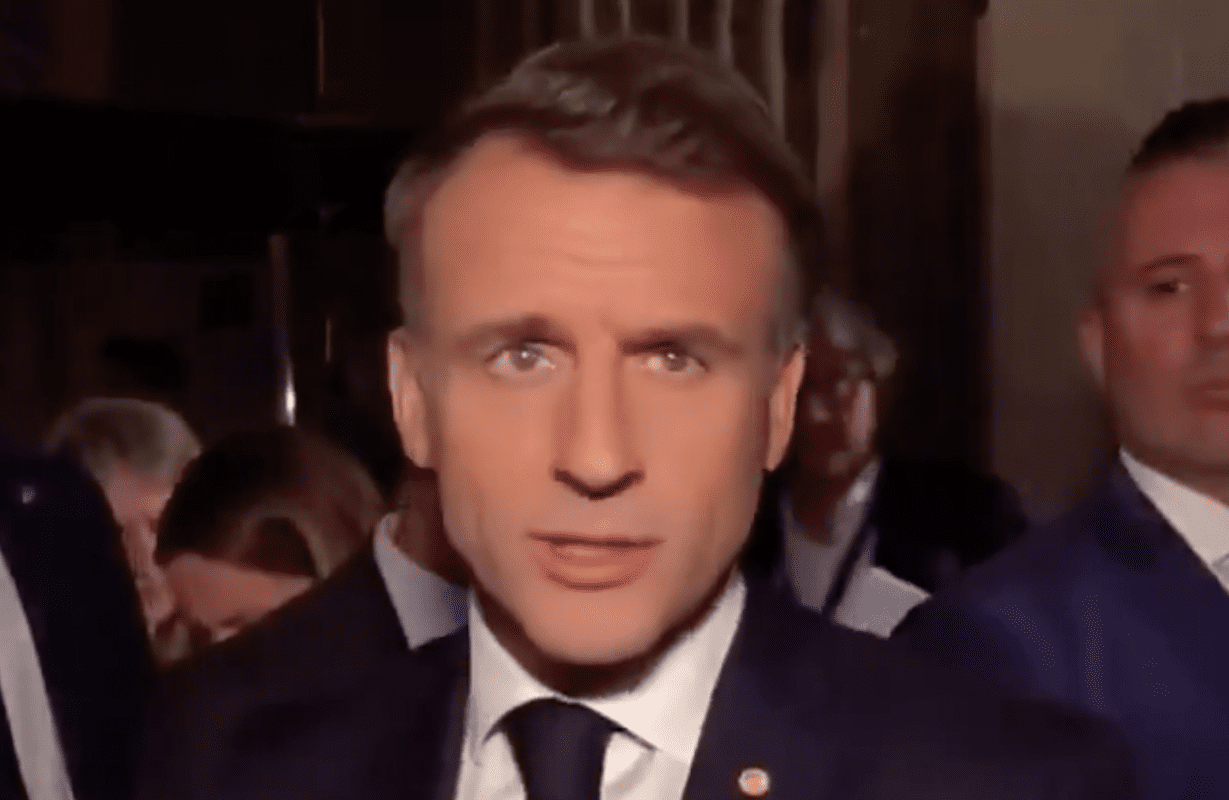 You are currently viewing Tensions entre Donald Trump et Volodymyr Zelensky – Emmanuel Macron appelle au respect des combattants ukrainiens