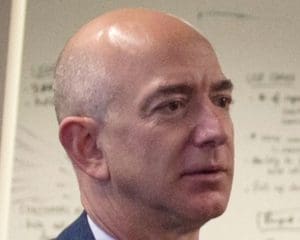 Lire la suite à propos de l’article Washington Post : Jeff Bezos impose une nouvelle ligne éditoriale et restreint la diversité des opinions