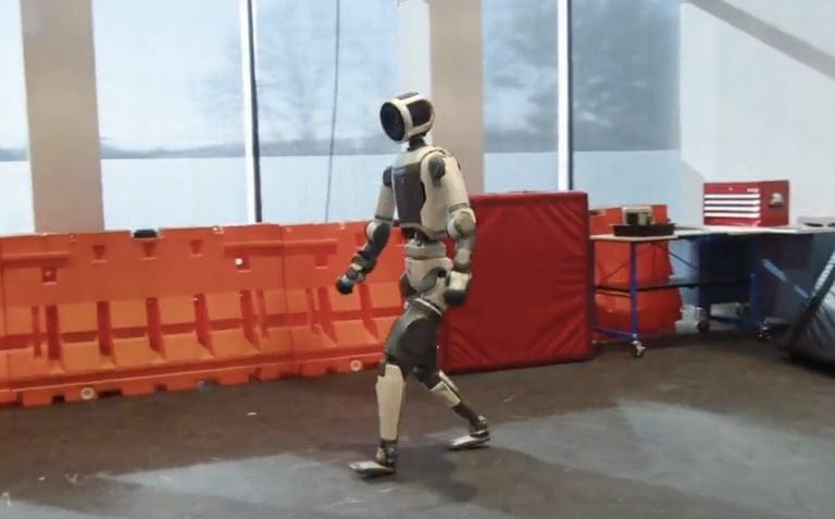 Lire la suite à propos de l’article Boston Dynamics : Atlas dévoile de nouvelles capacités avec l’IA