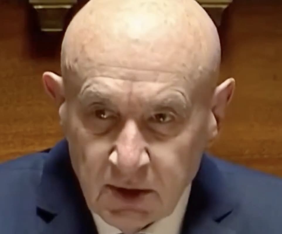 You are currently viewing Claude Malhuret qualifie Trump d&rsquo;« empereur incendiaire » et Elon Musk de « bouffon alimenté à la kétamine »