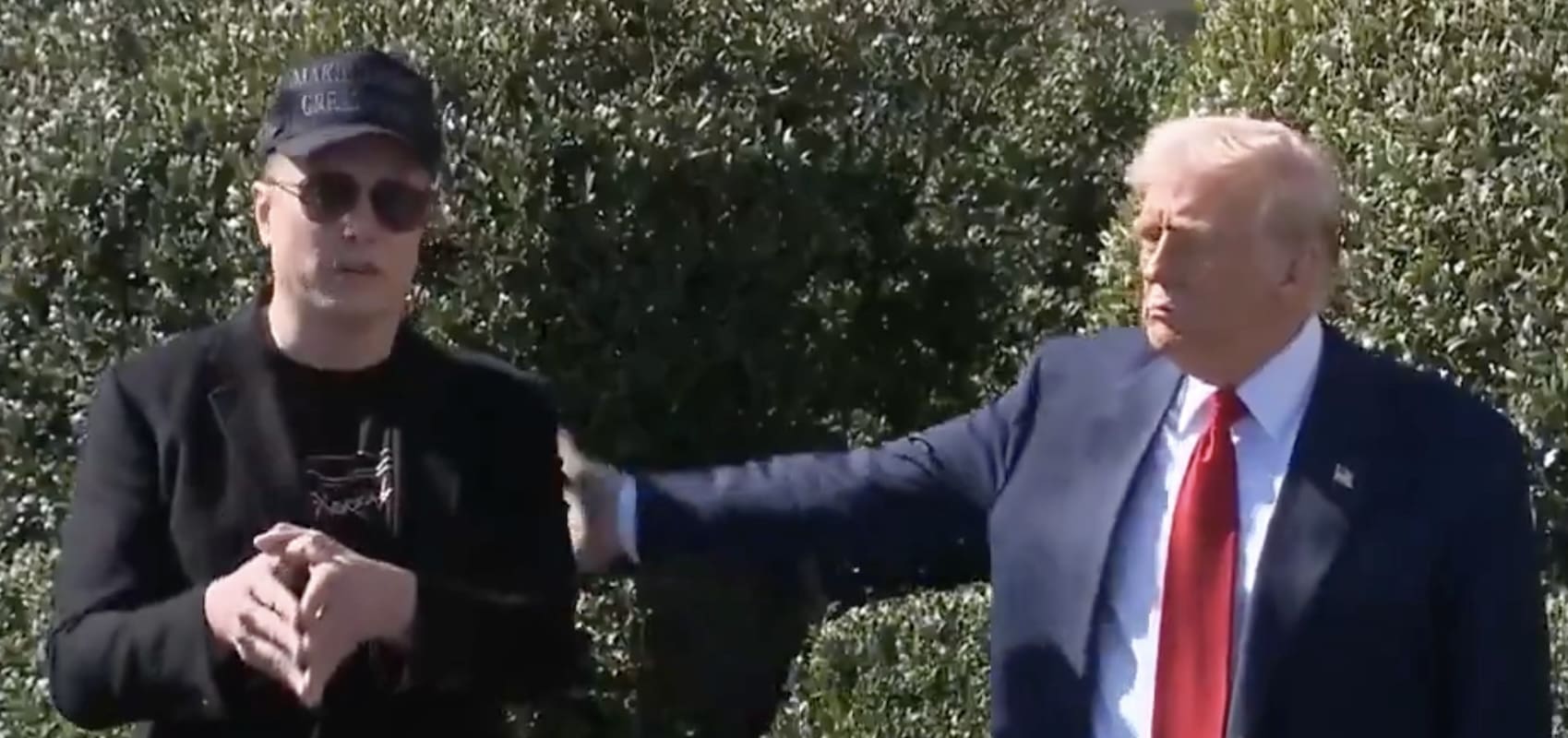 You are currently viewing États-Unis : Elon Musk annonce le doublement de la production de Tesla en « acte de foi » envers l&rsquo;Amérique