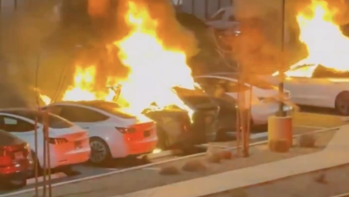 You are currently viewing États-Unis : Elon Musk dénonce un acte de « terrorisme » après l’incendie d’un centre Tesla à Las Vegas