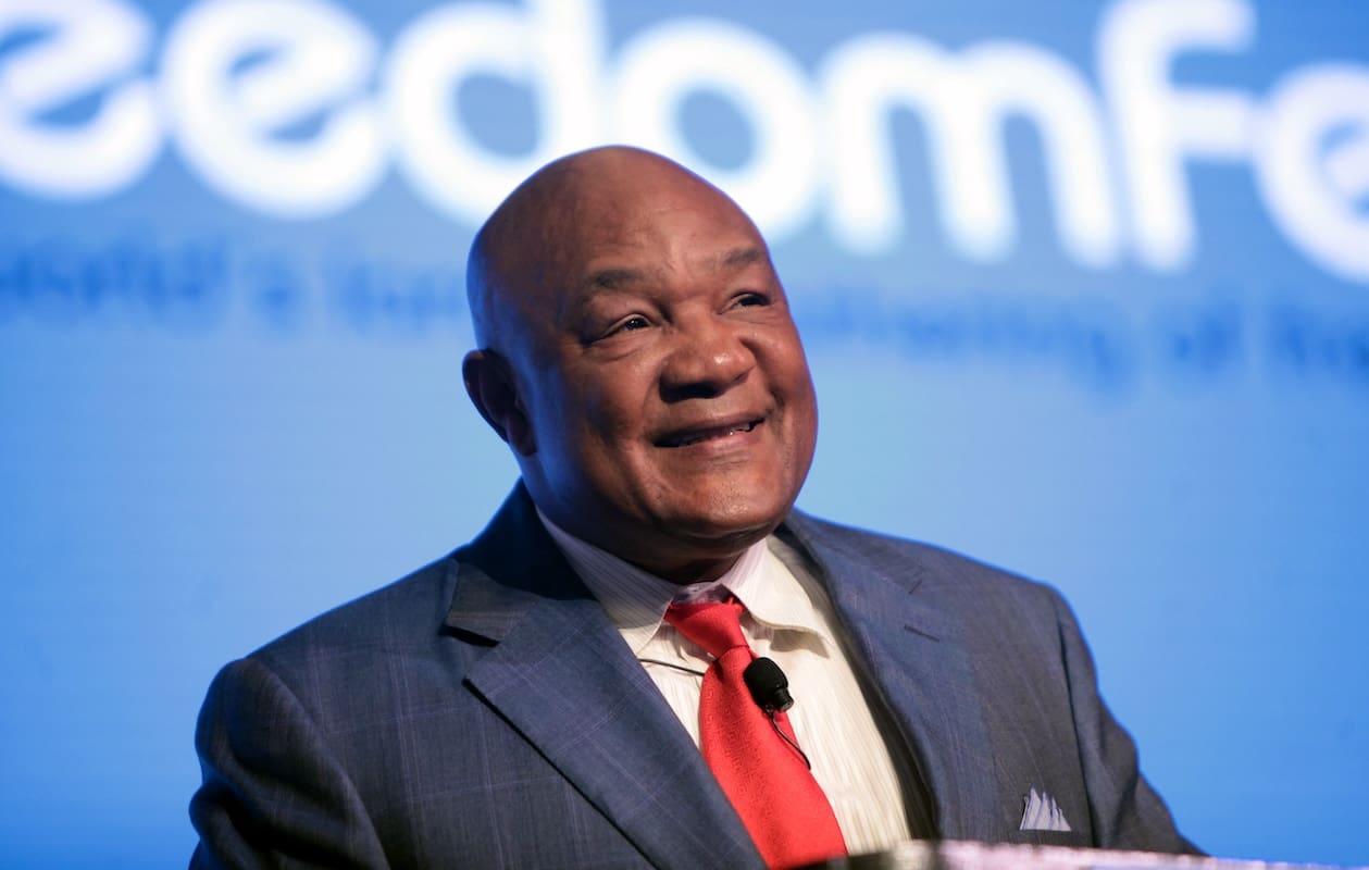 You are currently viewing États-Unis : George Foreman, le boxeur devenu pasteur, s’est éteint à 76 ans