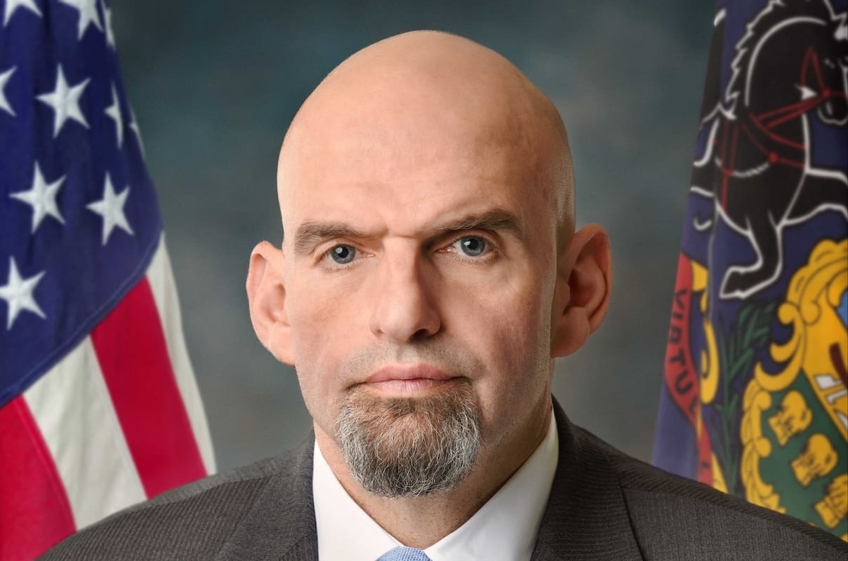 You are currently viewing États-Unis : Le sénateur démocrate de Pennsylvanie admet une arrivée massive de migrants à la frontière sous Biden