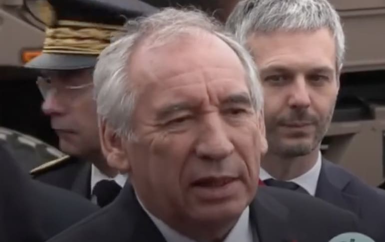 You are currently viewing François Bayrou alerte sur un « moment de bascule » pour la défense et l&rsquo;économie française