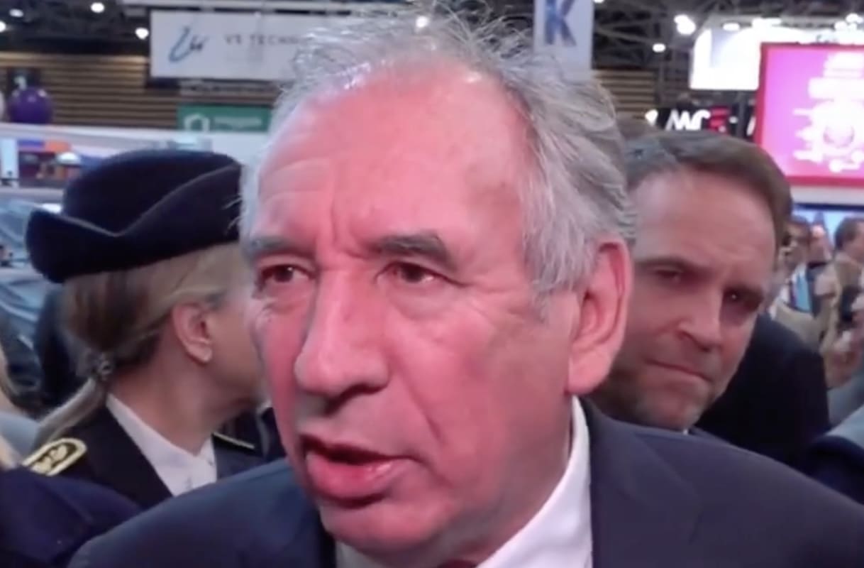 You are currently viewing François Bayrou critique l&rsquo;exclusion de l&rsquo;Europe des négociations sur l&rsquo;Ukraine et alerte sur les tensions commerciales