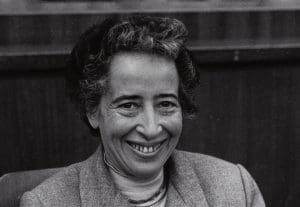 Lire la suite à propos de l’article Hannah Arendt : Un parcours influencé par le nazisme et le sionisme