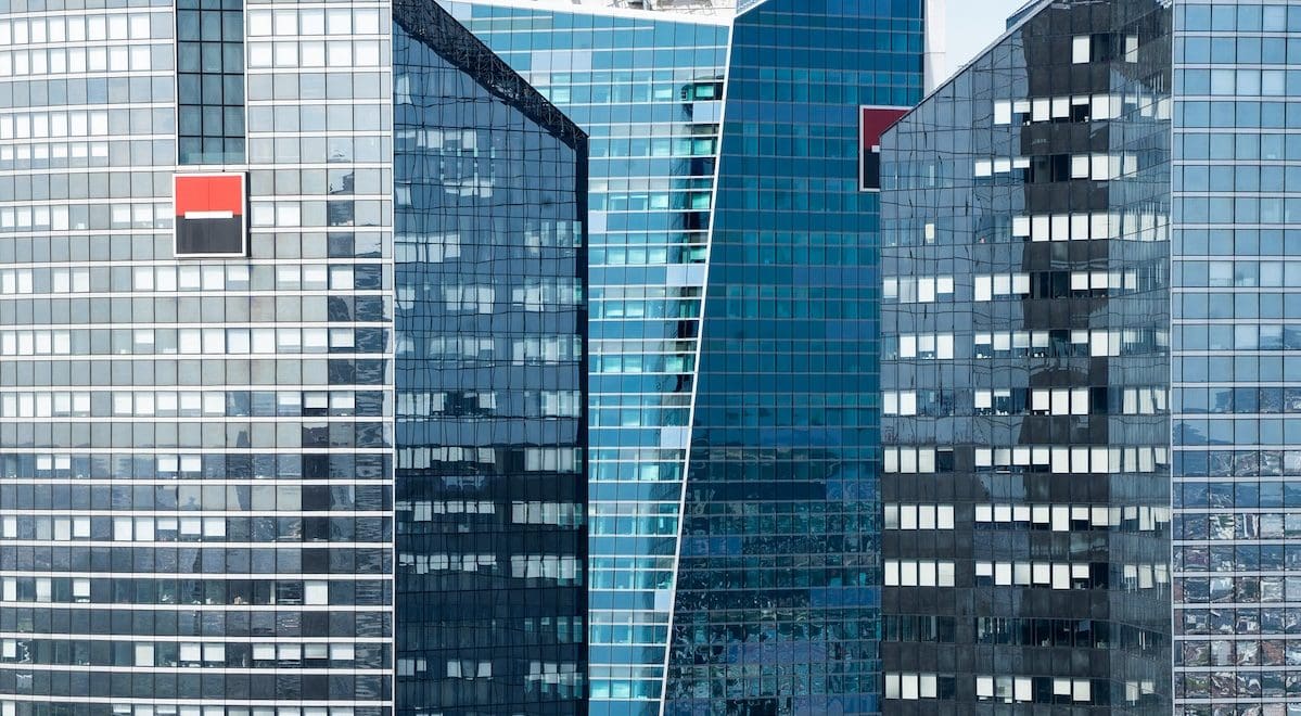 You are currently viewing Paris : Un étudiant en alternance à la Société Générale détourne 65 000 euros, deux complices en garde à vue