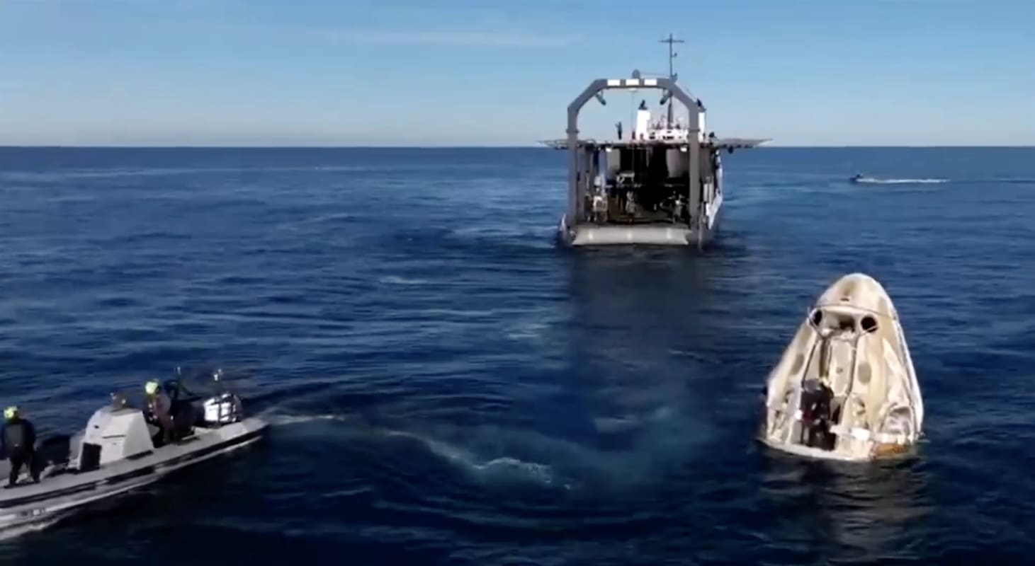 You are currently viewing Retour sur Terre : Deux astronautes américains amerrissent en Floride après neuf mois dans l’espace