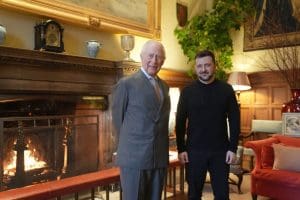 Lire la suite à propos de l’article Royaume-Uni : Volodymyr Zelensky rencontre Charles III à Sandringham pour un moment historique