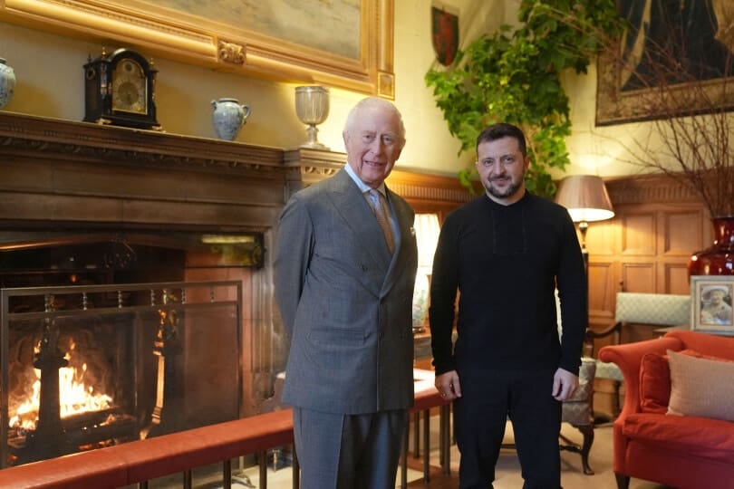 You are currently viewing Royaume-Uni : Volodymyr Zelensky rencontre Charles III à Sandringham pour un moment historique