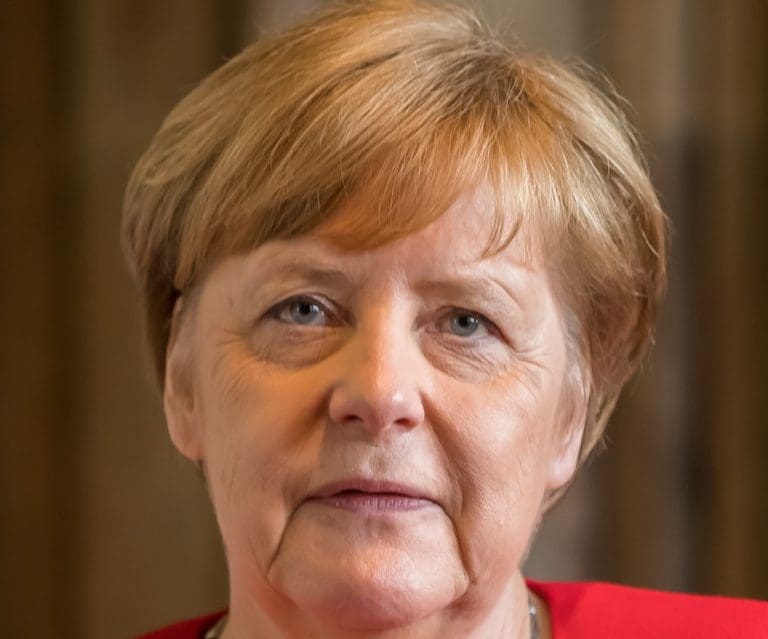 Lire la suite à propos de l’article Allemagne : Angela Merkel accusée d’avoir enterré un rapport sur une fuite de laboratoire à l’origine du Covid